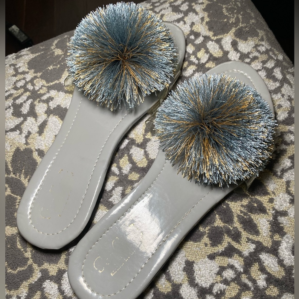 The Cutest Gray and Gold Women's Slide Sandals Sz 9